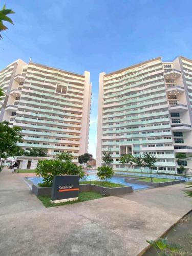 The Residences of Commonwealth by Century