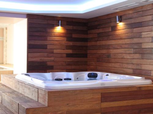 Vella Hills Park Hotel And Spa