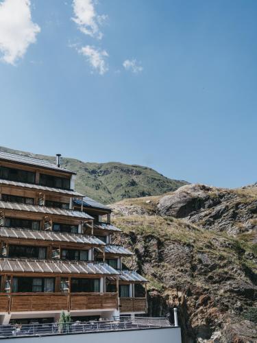 The Crystal VAYA Unique