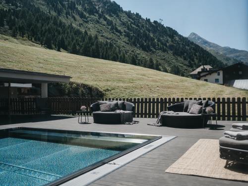 The Crystal VAYA Unique