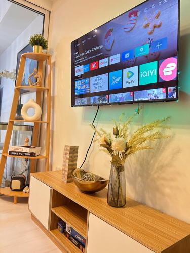 Beach & Pool View Condotel Staycation at Azure with PS4