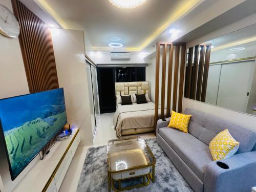 Modern Makati Condo with Balcony & Cityscape Views