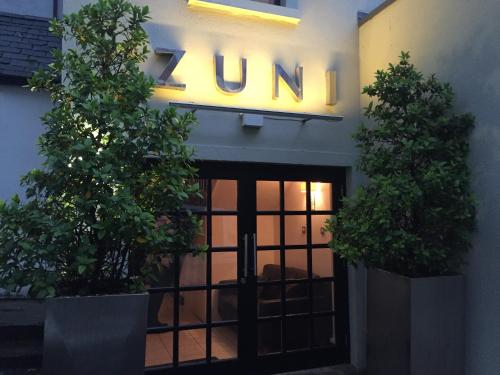 Zuni