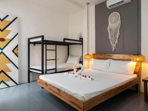 Sip Sunset Hostel and Lounge