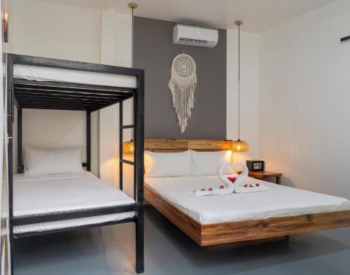 Sip Sunset Hostel and Lounge