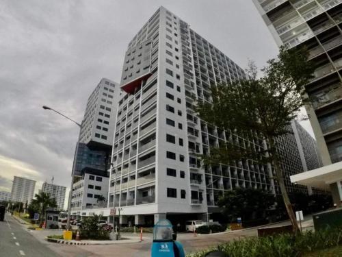 The Grand Staycation at MOA - Unit 7102 Hotel-like