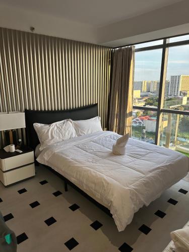 Luxury Penthouse & High-Floor Hotel near City of Dreams, Casino, and Airport