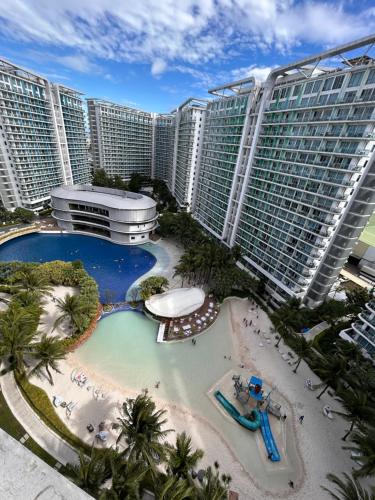 Beach & Pool View Condotel Staycation at Azure with PS4