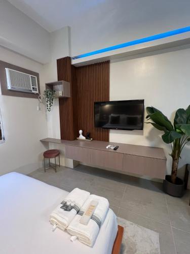 Cozy Modern Studio - walk to IT Park - netflix & pool