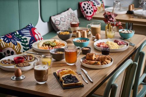 Hôtel Cervantes by HappyCulture