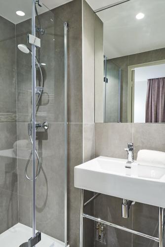 Hôtel Cervantes by HappyCulture