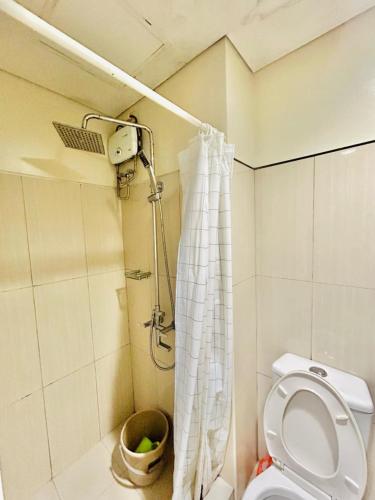 Shell Residences Deluxe 1BR Condotel with Balcony Pool View Infront of Mall of Asia Near Airport