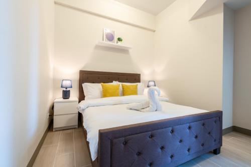 Uptown Parksuites Sky Garden Flr Bright Airy 2 BR balcony