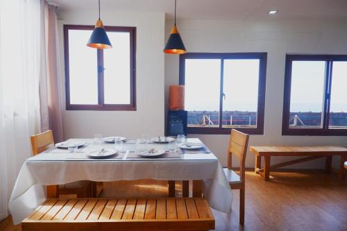 TAAL-VIEW 2BR in Tagaytay for 8 pax with Free Parking