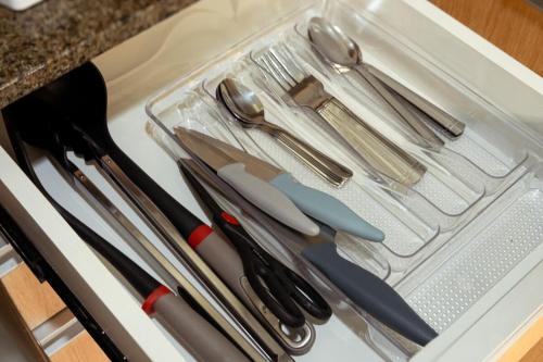 Uptown BGC Spacious Unit - 1 Queen bed and Bunkbed