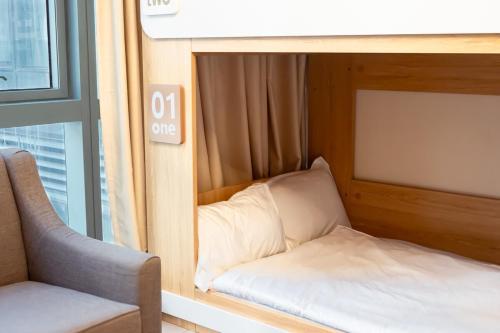 Uptown BGC Spacious Unit - 1 Queen bed and Bunkbed