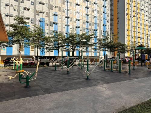 Cozy CondoVibe 2 BR Staycation near SM East Ortigas with Netflix