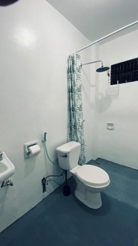 Duck & Drift - a Sleeper Hostel - Just 1,7km from Airport