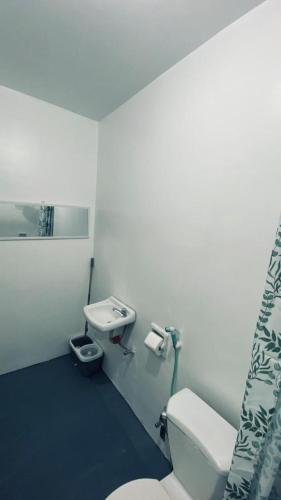 Duck & Drift - a Sleeper Hostel - Just 1,7km from Airport