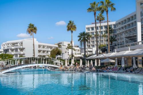 Leonardo Plaza Cypria Maris Beach Hotel & Spa