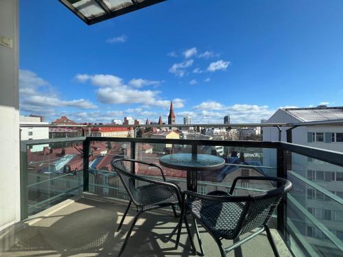 City Home Finland Tampella - City View, Own SAUNA, One Bedroom, Furnished Balcony and Great Location