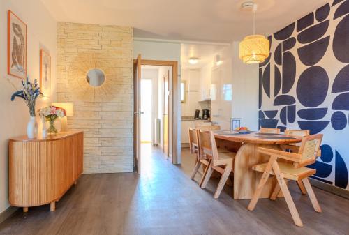 Les 15 Pins & La Mer -Your green getaway near sea & beach