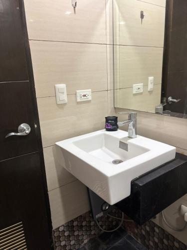 Cozy Studio near BGC Super Fast Wi-Fi