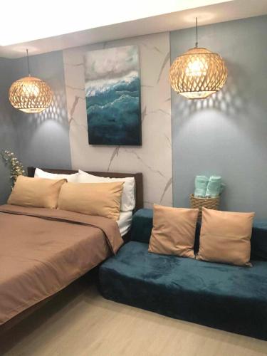 20th floor Studio with 2 BEDS, Hi-Speed WIFI, NETFLIX, WIFI, YTpremium, Games, Washer, Kitchen, HIghFloor, BALCONY - RIENZI' HIRAYA AT AZURE NORTH