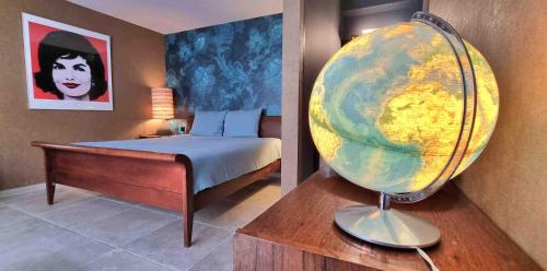 La Chèvre Folle - Stay in Style featuring a Free basic Breakfast