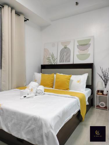 Newly opened near MOA & Airport with PS4 and karaoke