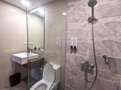 Modern Condo in Prime Location