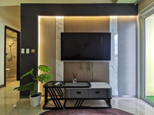 Modern Condo in Prime Location