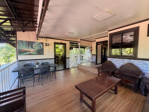 Nazarene Apartelle -R5