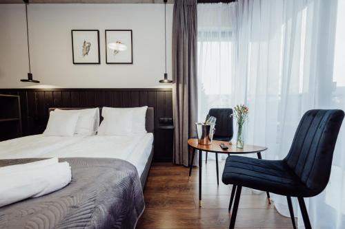 Nourt Rooms & Kitchen