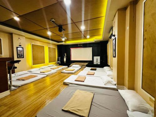 HOST HOMES near AIRPORT BETA BAYVIEW