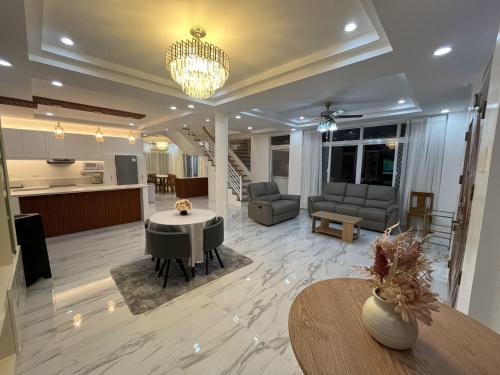 Elmo & Alice Villa Resort