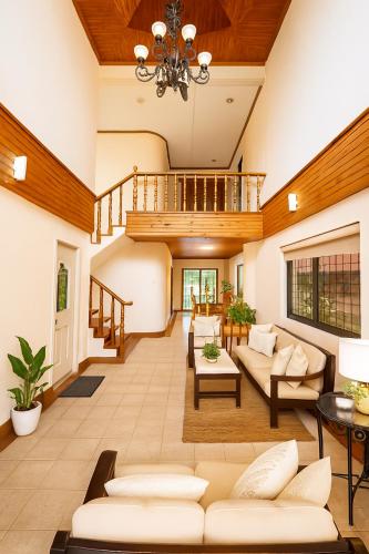 Lovely house in Tagaytay with Pool, Billiards, and KTV I 8pax