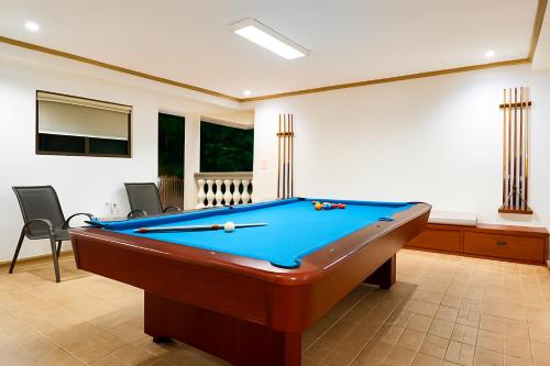 Lovely house in Tagaytay with Pool, Billiards, and KTV I 8pax
