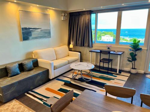 La Mirada Deluxe Suites with Oceanview