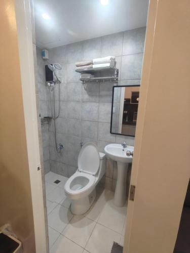 Quezon City Apartment 2 Condo-Hotel with Pool View