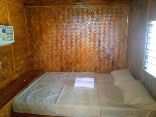 Charming seaview chalet with AC, kitchen, downtown