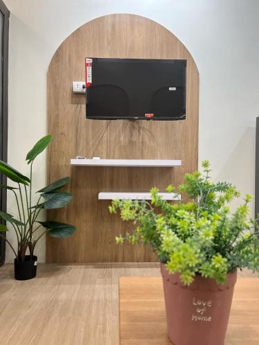 Downtown Oasis Prime Location Next to SM Ecoland