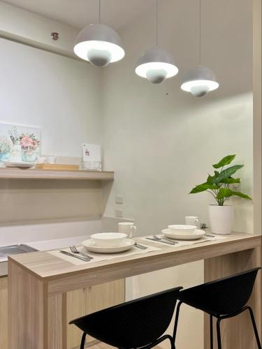 Downtown Oasis Prime Location Next to SM Ecoland