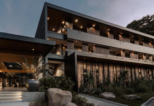 The Funny Lion El Nido