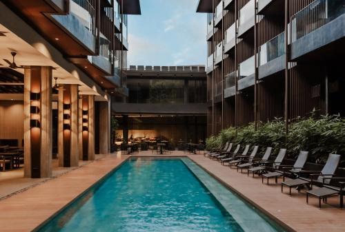 The Funny Lion El Nido