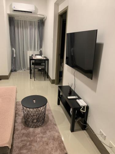 Fame Tower 2 Luxury Queen with own Washer