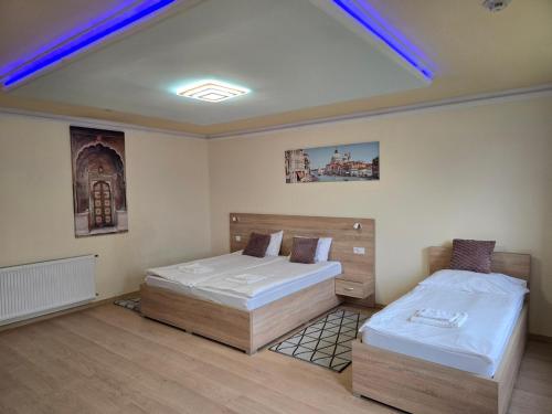 Hotel Bíbic, Tüskevár Panzió és Horgásztó