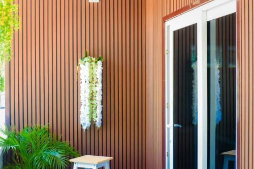 The Twin Hanger Cabin A