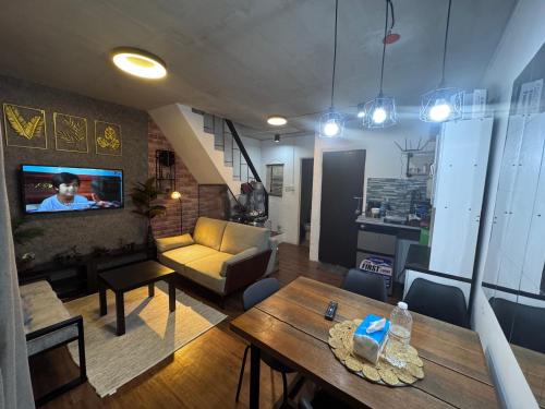 Cozy Rustic Corner House Subic