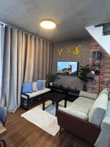 Cozy Rustic Corner House Subic